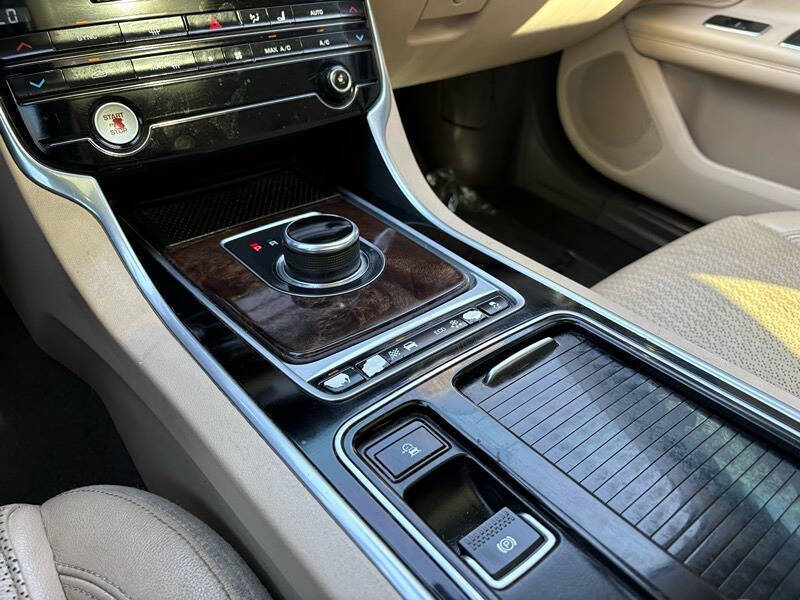 2017 Jaguar XF 35t Prestige