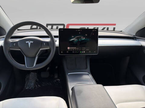 2023 Tesla Model Y Long Range