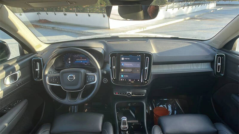 2025 Volvo XC40 B5 Plus Dark Theme