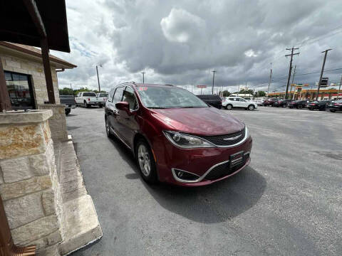 2017 Chrysler Pacifica Touring-L Plus