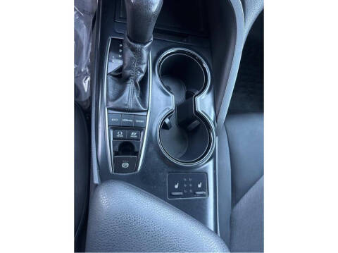 2018 Toyota Camry Hybrid LE