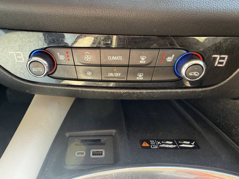 2023 Buick Enclave Essence