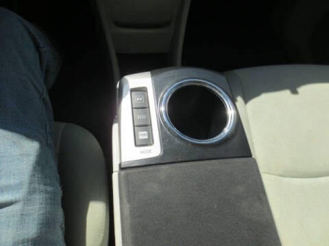 2012 Toyota Prius v Two