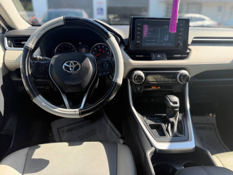 2019 Toyota RAV4 XLE Premium