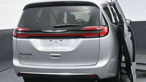 2024 Chrysler Pacifica Touring