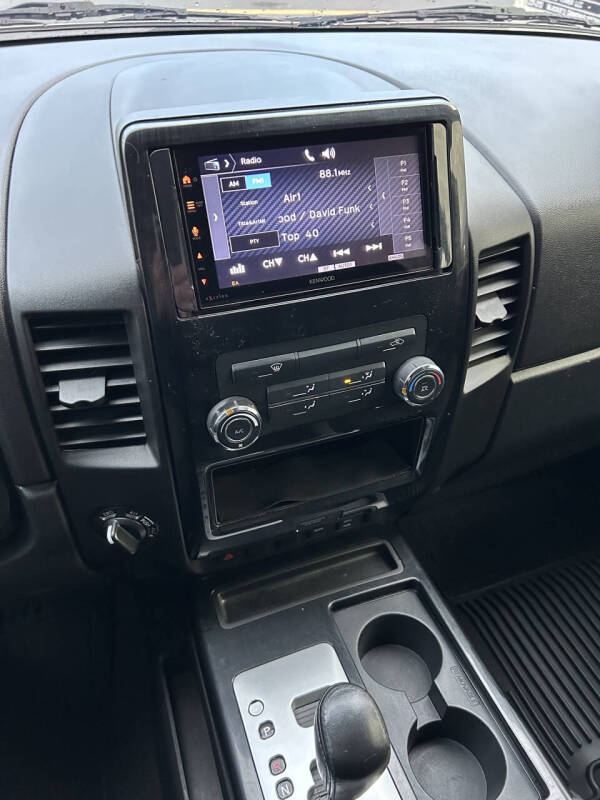 2014 Nissan Titan SV