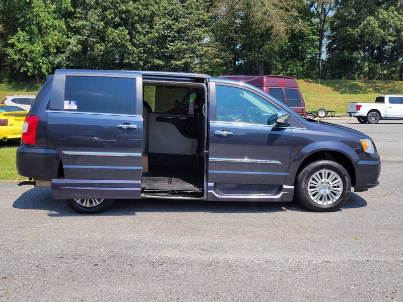 2014 Chrysler WHEELCHAIR VAN