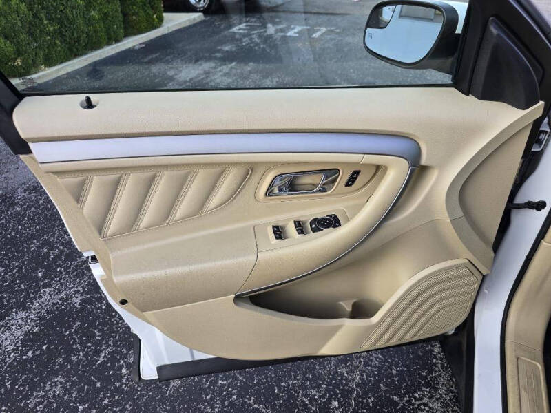 2014 Ford Taurus SEL