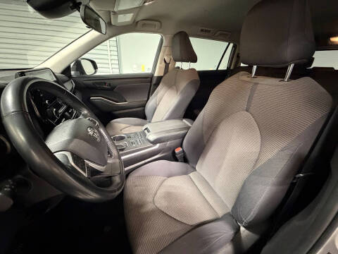 2022 Toyota Highlander LE