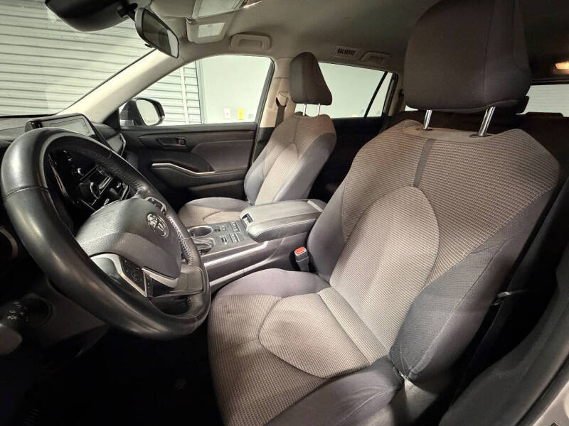 2022 Toyota Highlander LE