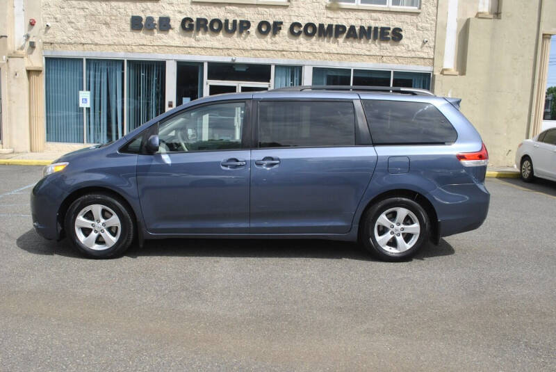 2014 Toyota Sienna LE 8-Passenger