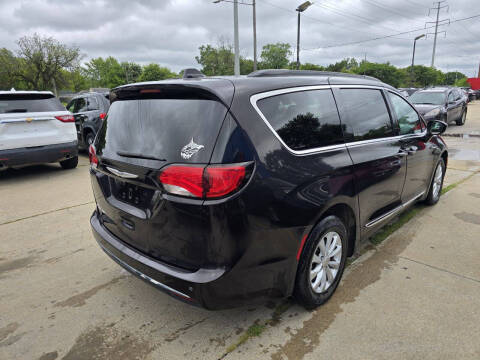 2017 Chrysler Pacifica Touring Plus