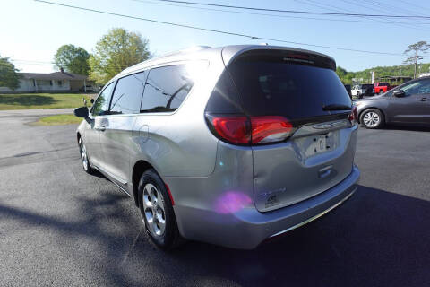2017 Chrysler Pacifica Touring-L Plus