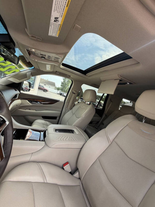 2017 Cadillac Escalade Luxury
