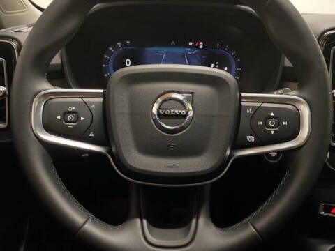 2025 Volvo XC40 B5 Plus Bright Theme