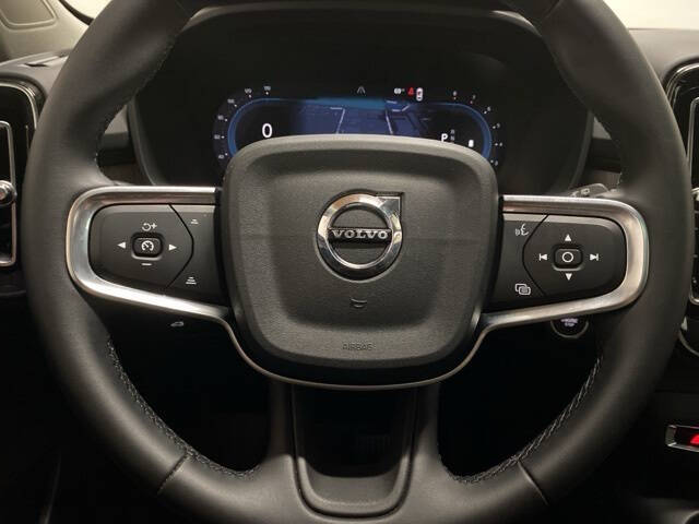 2025 Volvo XC40 B5 Plus Bright Theme