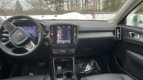 2025 Volvo XC40 B5 Core Bright Theme