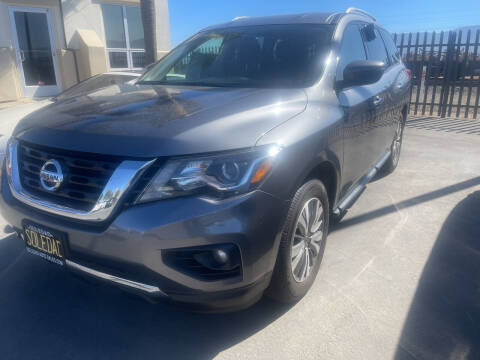 2020 Nissan Pathfinder for sale at Soledad Auto Sales in Soledad CA