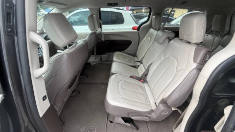 2017 Chrysler Pacifica Touring-L