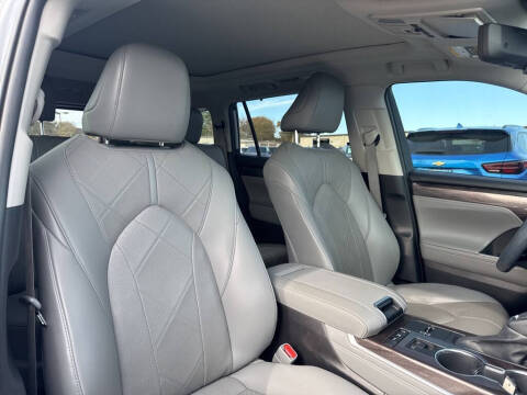 2021 Toyota Highlander Hybrid Platinum