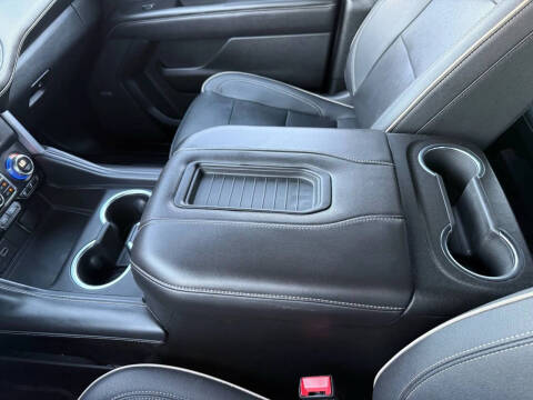 2023 GMC Yukon XL SLT