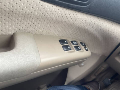 2007 Hyundai Entourage GLS