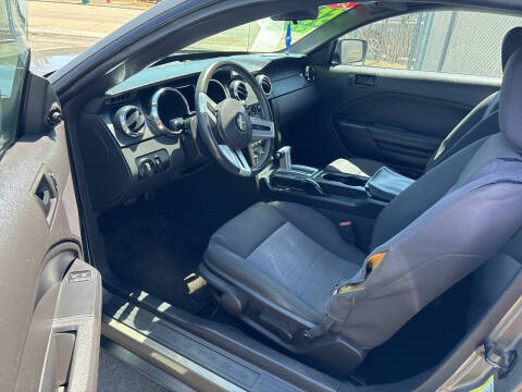 2005 Ford Mustang V6 Deluxe