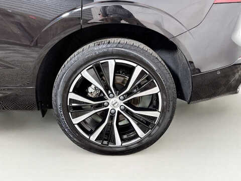 2023 Volvo XC60 B5 Plus Dark Theme