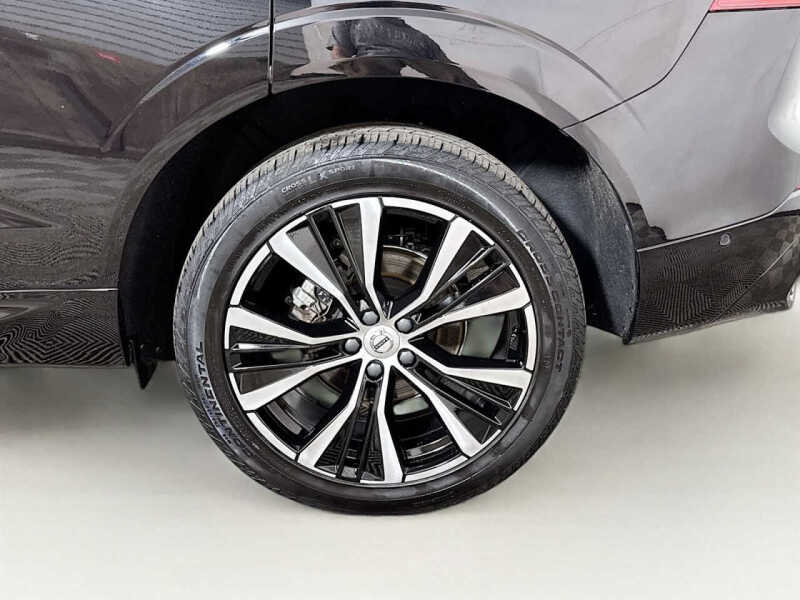 2023 Volvo XC60 B5 Plus Dark Theme