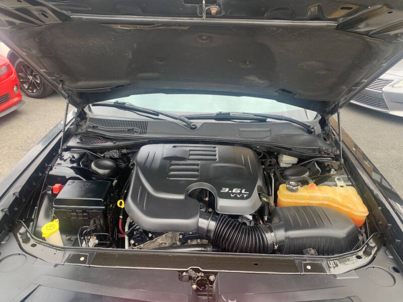 2013 Dodge Challenger SXT Plus