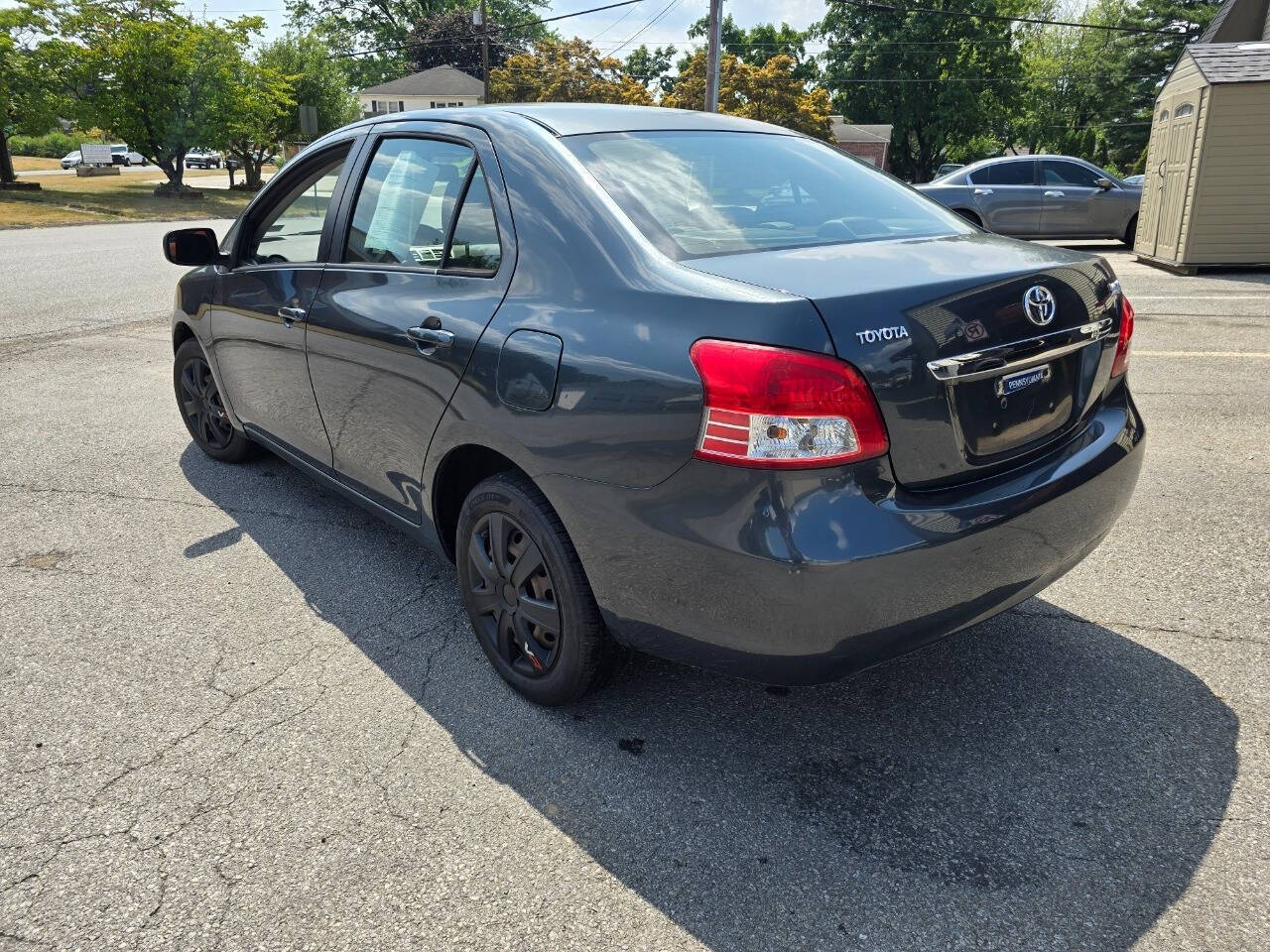 2007 Toyota Yaris for sale at QUEENSGATE AUTO SALES in York, PA