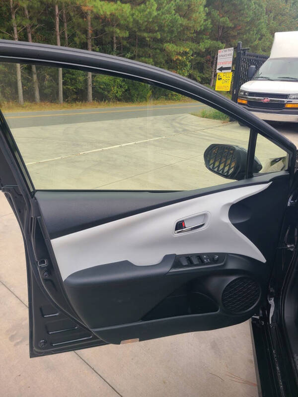 2022 Toyota Prius L Eco