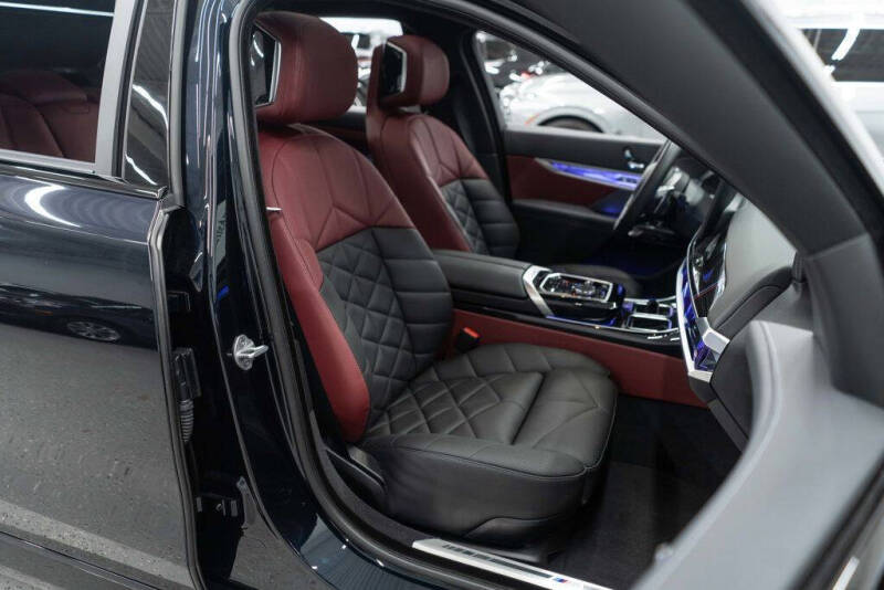 2025 BMW 7 Series 740i xDrive