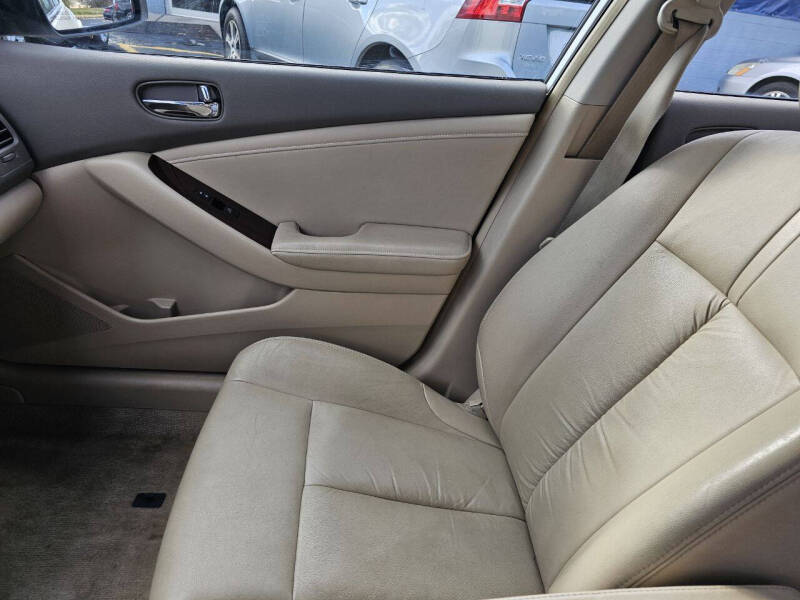 2010 Nissan Altima S photo 13