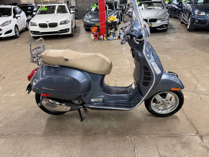 2015 Vespa GTS 300