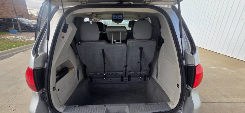 2011 Volkswagen Routan SE
