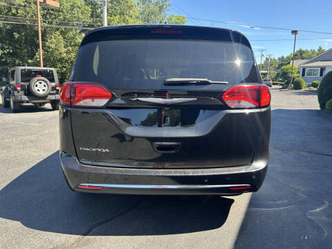 2017 Chrysler Pacifica Touring-L
