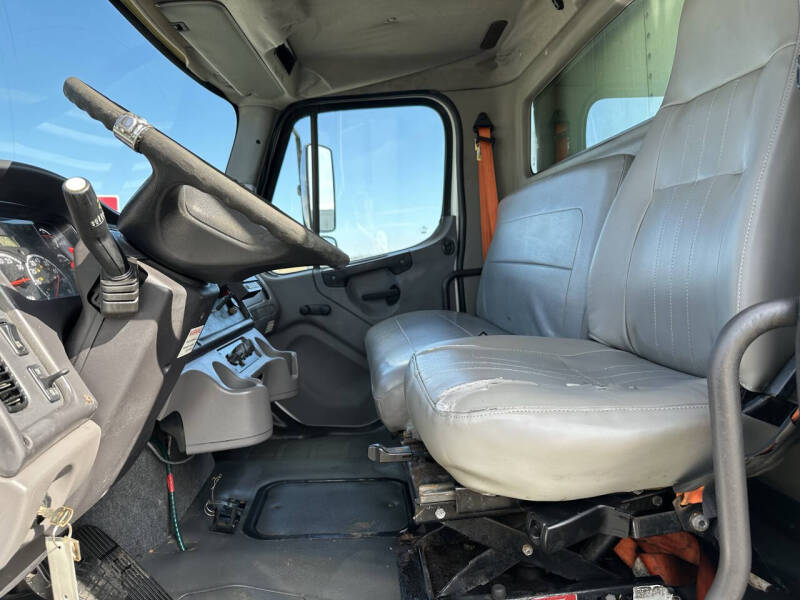 2007 Freightliner M2 106