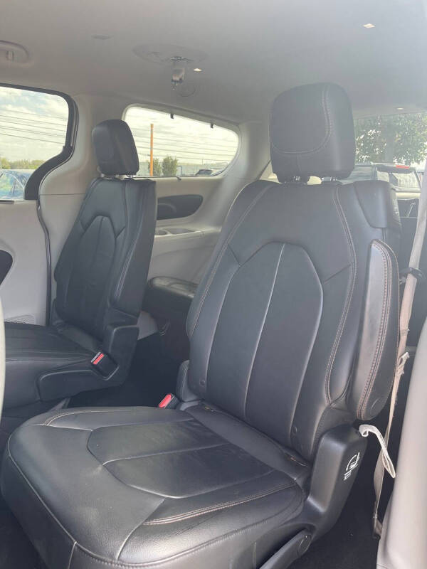 2017 Chrysler Pacifica Touring-L