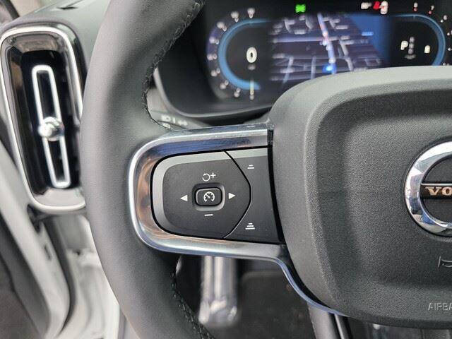 2024 Volvo XC40 B5 Plus Dark Theme