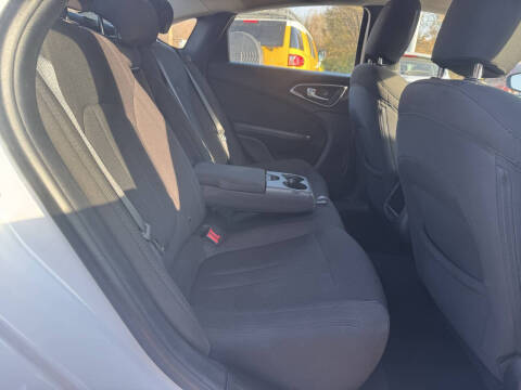 2016 Chrysler 200 LX