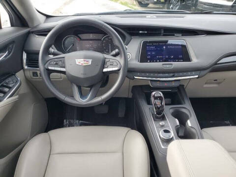 2023 Cadillac XT4 Premium Luxury