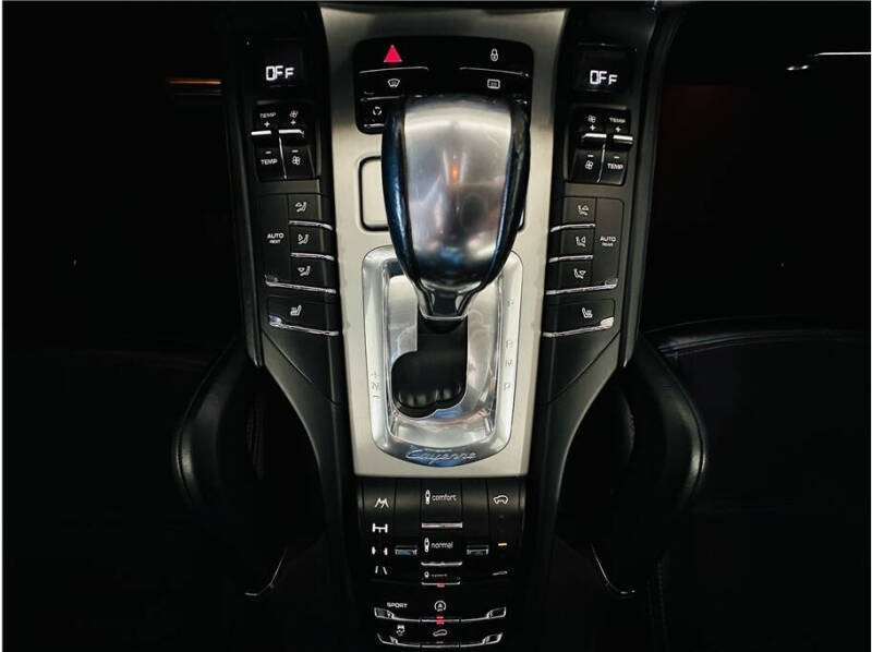 2013 Porsche Cayenne GTS