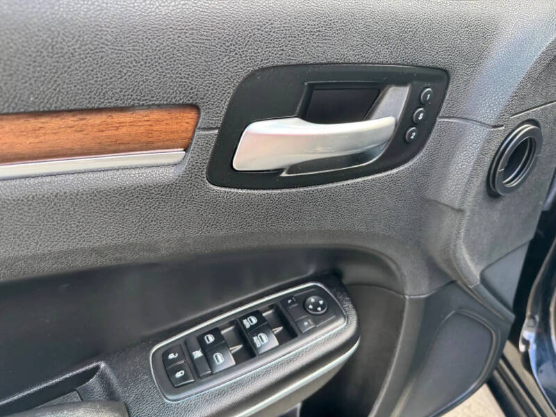 2017 Chrysler 300 C Platinum