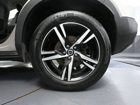 2023 Volvo XC40 B5 Core
