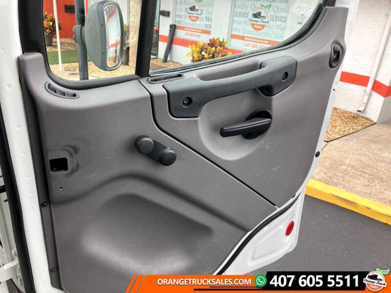 2016 Freightliner M2 106