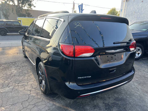2017 Chrysler Pacifica Touring Plus