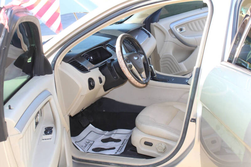 2017 Ford Taurus SEL