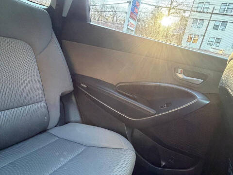 2017 Hyundai Santa Fe SE