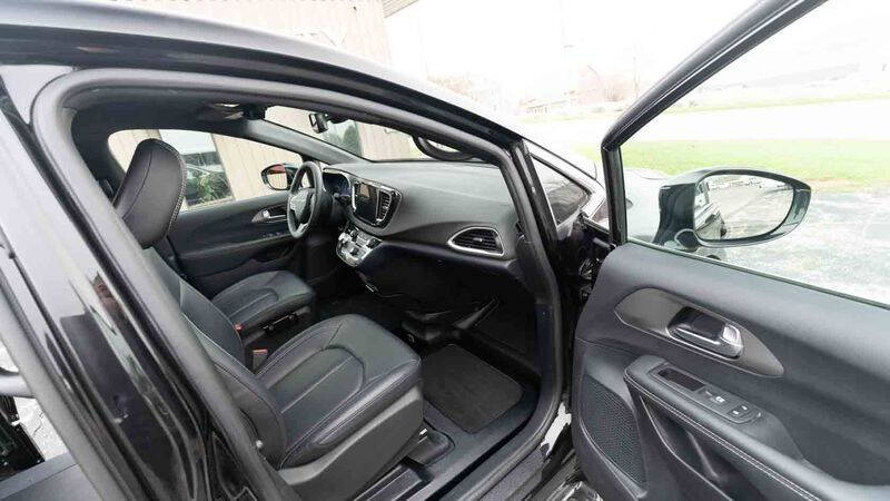 2025 Chrysler Pacifica Select